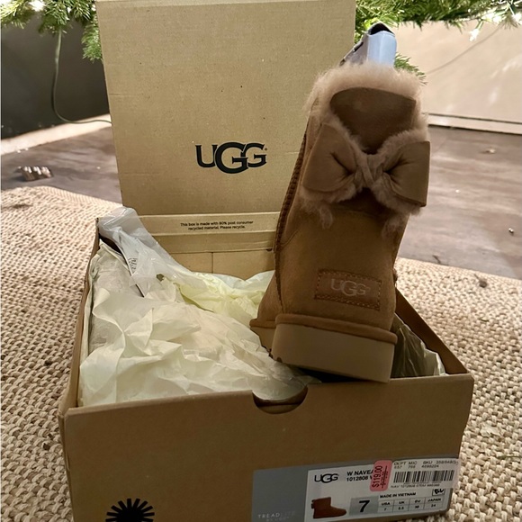 Ugg brand new boots size 7 - Picture 3 of 3
